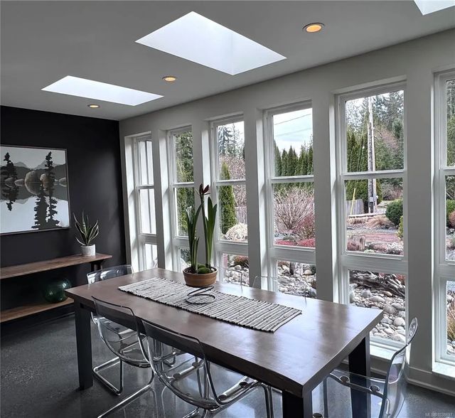 3 of 20 - 3881 Charlton Dr, Qualicum Beach, BC