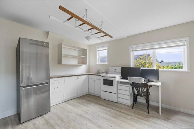 5 of 29 - 639 Kennedy St, Nanaimo, BC