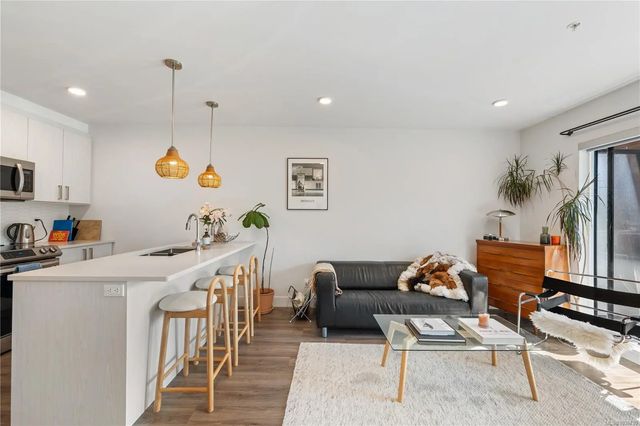 3 of 52 - 135 Haliburton St 102, Nanaimo, BC