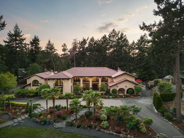 3 of 72 - 2495 Shannon Pl, Saanich, BC