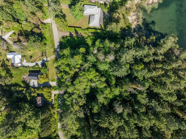 4 of 41 - 146 Menhinick Dr, Salt Spring, BC
