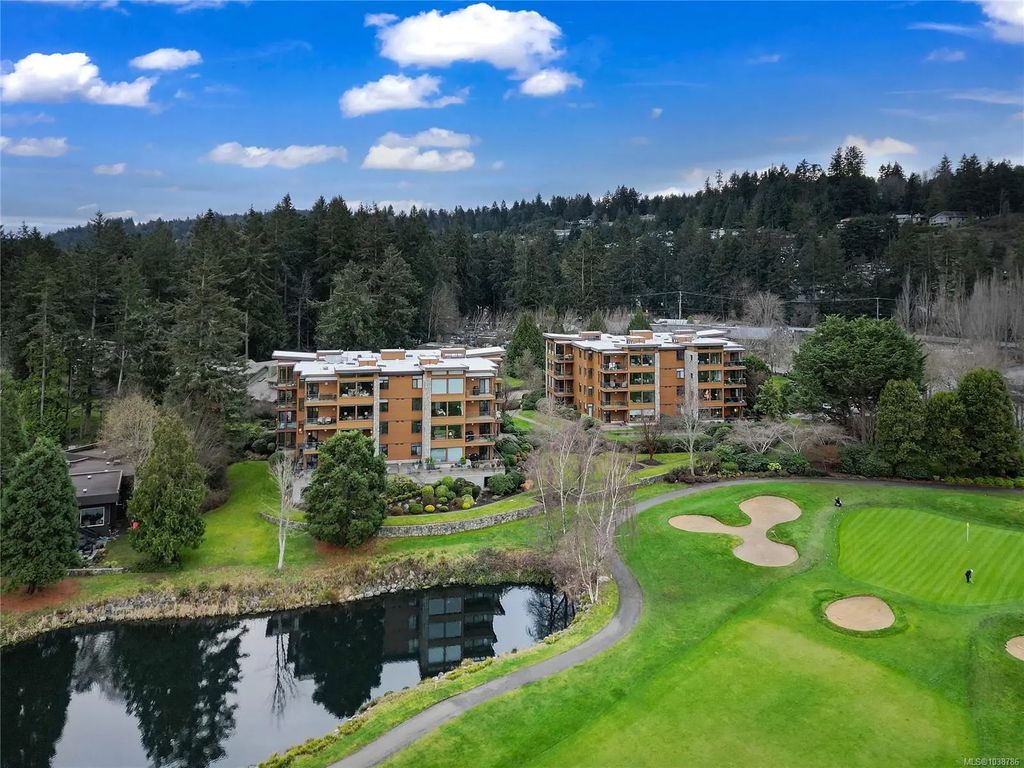 5327 Cordova Bay Rd 403, Saanich