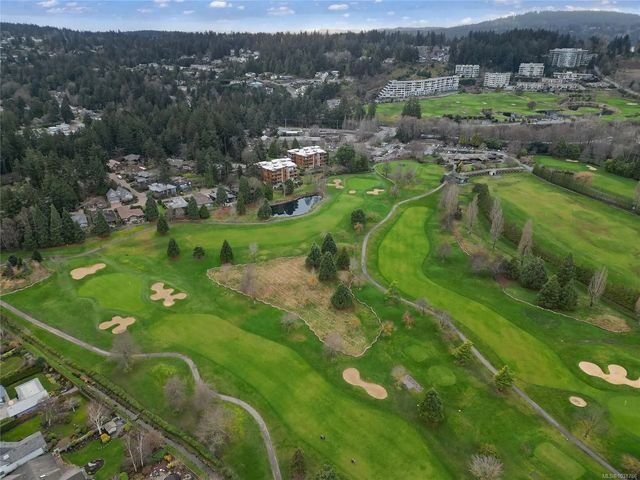 2 of 65 - 5327 Cordova Bay Rd 403, Saanich, BC