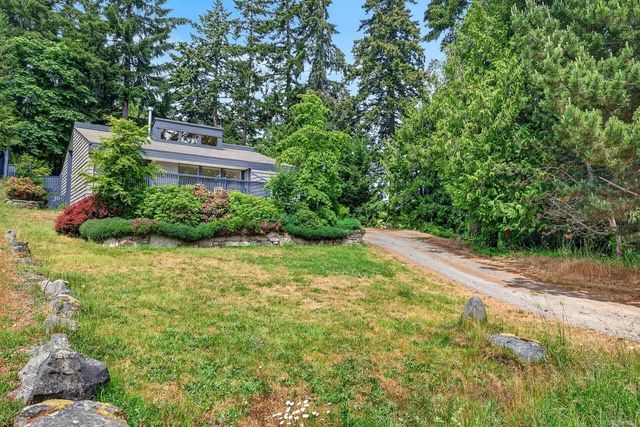 2 of 49 - 102 Village Terr, Salt Spring, BC