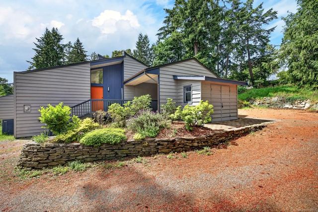 4 of 49 - 102 Village Terr, Salt Spring, BC