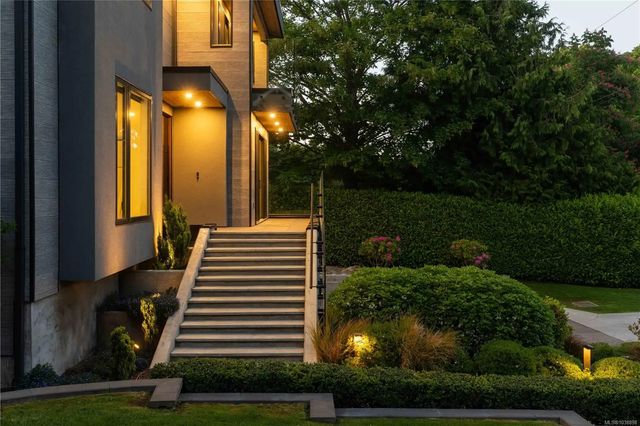 4 of 72 - 374 Sunset Ave, Oak Bay, BC