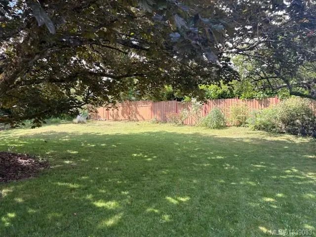 4 of 12 - 2535 Holyrood Dr, Nanaimo, BC