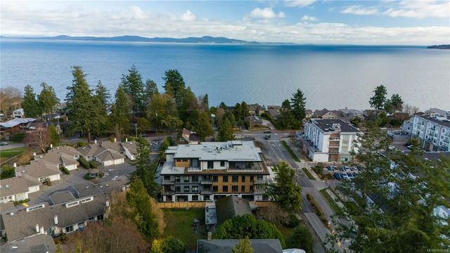 2 of 19 - 990 Doumac Ave 302, Saanich, BC