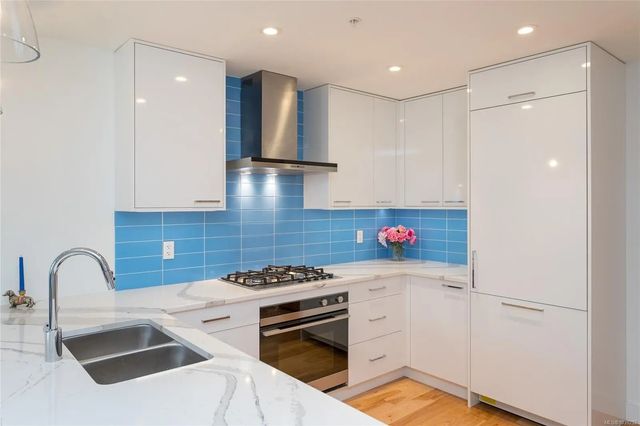 3 of 31 - 916 Lyall St 206, Esquimalt, BC