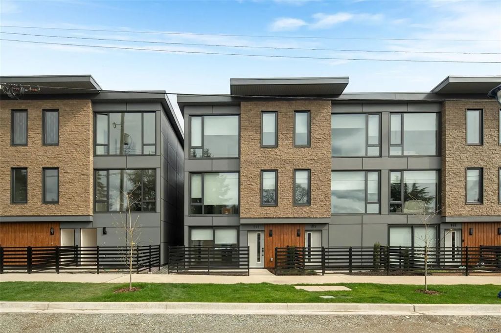 916 Orono Ave 114, Langford