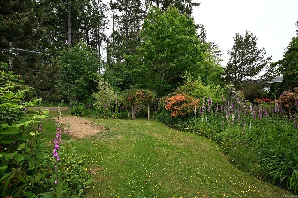 7095 Richview Dr B, Sooke