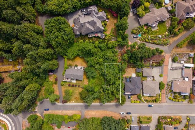 3 of 8 - 5917 Butcher Rd, Nanaimo, BC