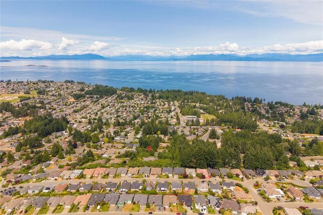 3 of 8 - 5913 Butcher Rd, Nanaimo, BC