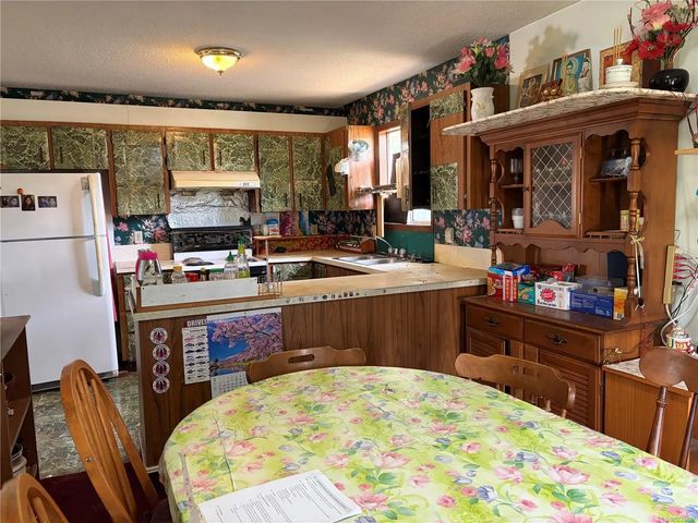 5 of 10 - 2400 Fitzgerald Ave, Courtenay, BC