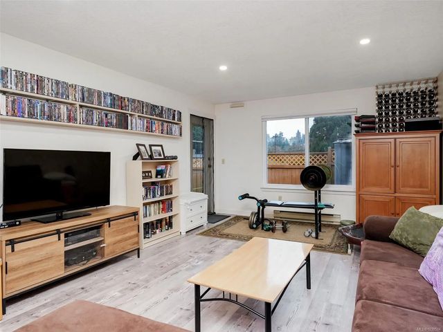 3 of 24 - 4125 Interurban Rd 65, Saanich, BC