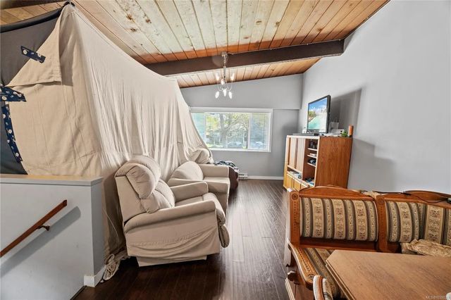 5 of 48 - 3430 Seaton St, Saanich, BC