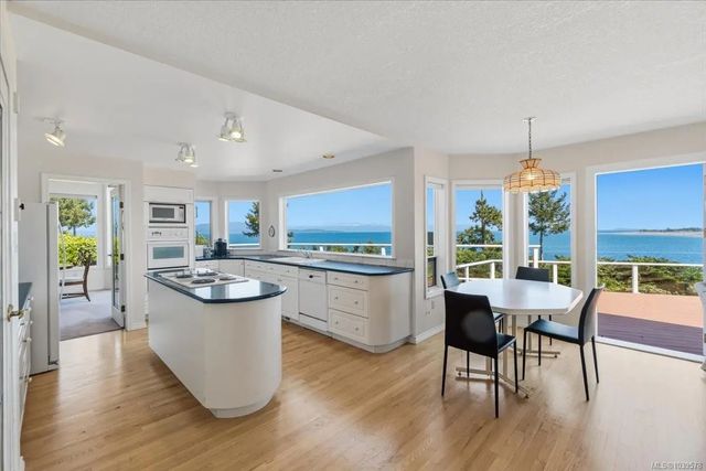 2 of 83 - 506 Panorama Pl, Parksville, BC
