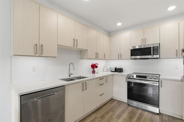 4 of 28 - 135 Haliburton St 202, Nanaimo, BC