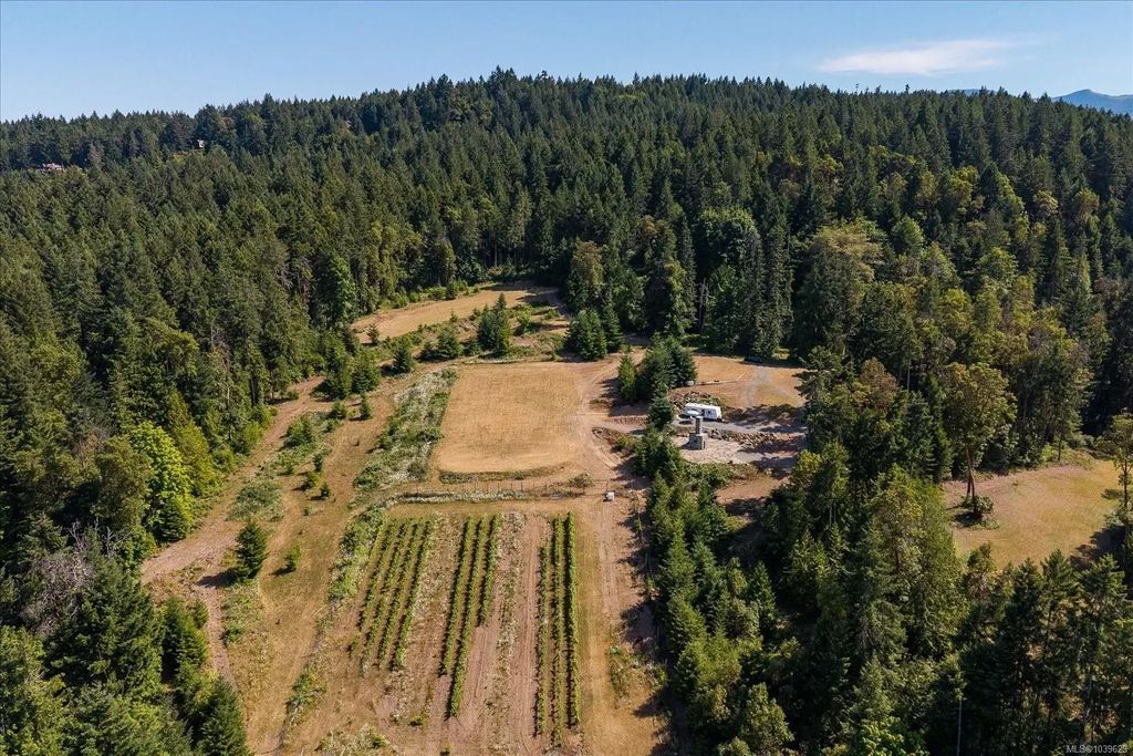 13520 Roundup Dr, Ladysmith