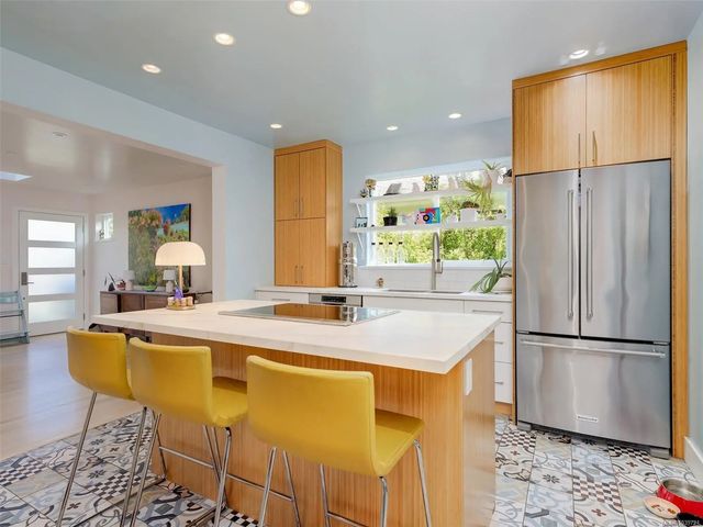 5 of 25 - 2366 Zela St, Oak Bay, BC