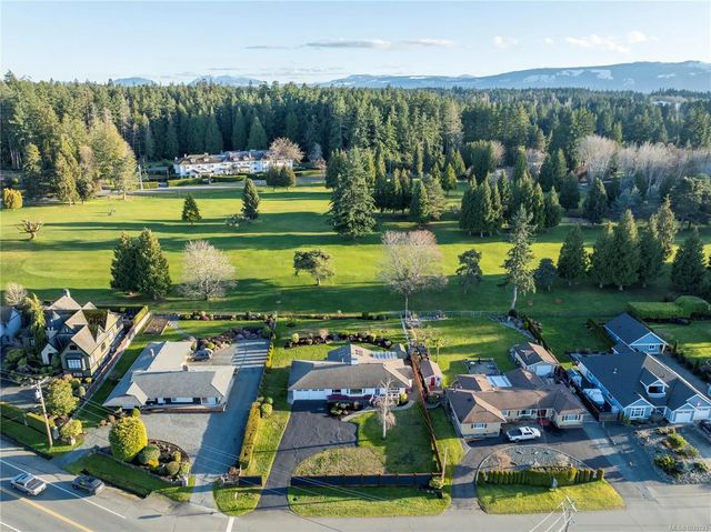 2 of 69 - 260 Elizabeth Ave, Qualicum Beach, BC