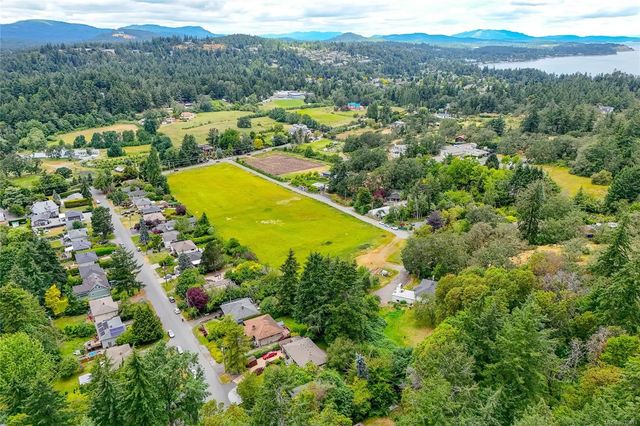 5 of 25 - 4525 Blenkinsop Rd, Saanich, BC