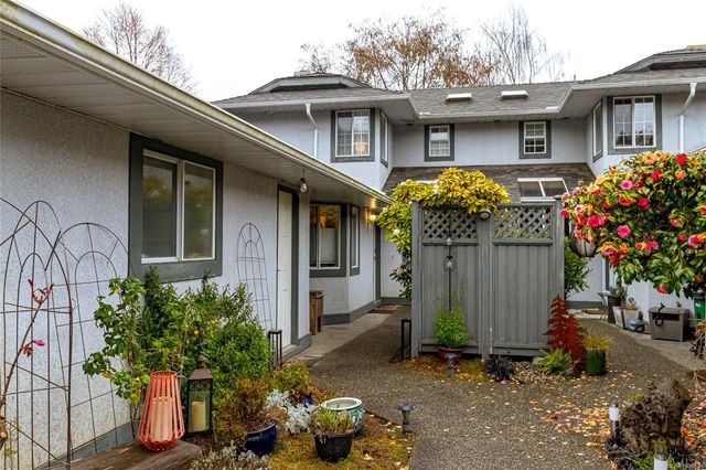 2 of 27 - 5110 Cordova Bay Rd 14, Saanich, BC