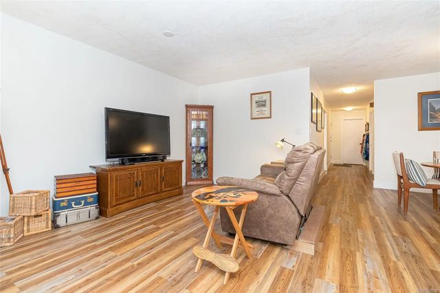 4 of 27 - 5110 Cordova Bay Rd 14, Saanich, BC