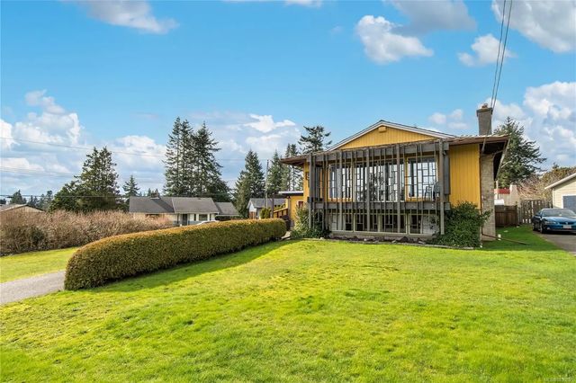 2 of 51 - 353 Aitken St, Comox, BC