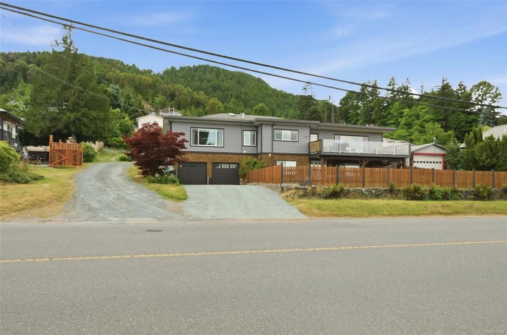 430 Davis Rd, Ladysmith