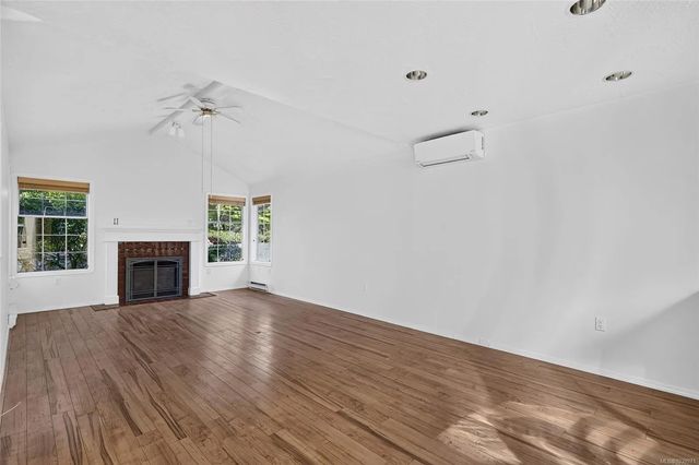 2 of 29 - 124 Valhalla Rd 4, Salt Spring, BC