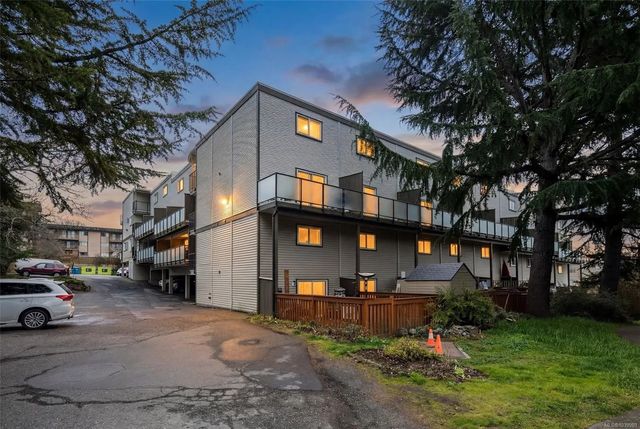 3 of 21 - 991 Cloverdale Ave 207, Saanich, BC