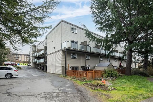 4 of 21 - 991 Cloverdale Ave 207, Saanich, BC