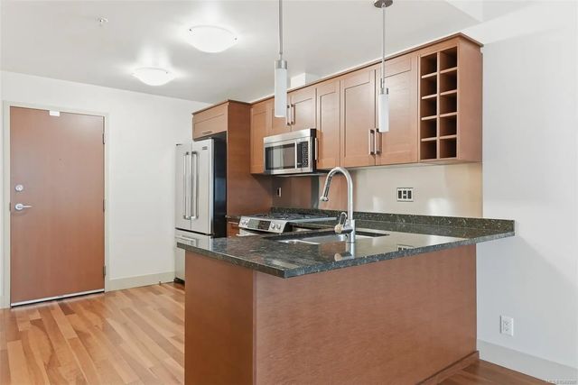 4 of 24 - 737 Humboldt St N1003, Victoria, BC