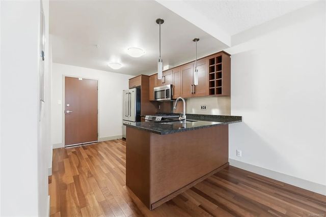 5 of 24 - 737 Humboldt St N1003, Victoria, BC