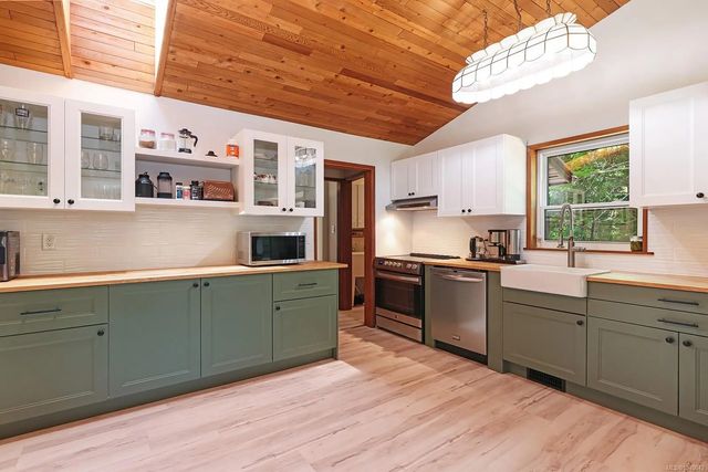 5 of 39 - 6585 Walker Frontage Rd, Fanny Bay, BC