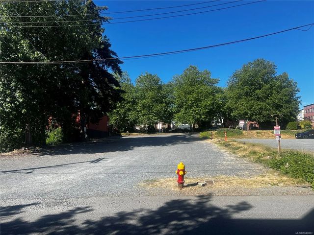 4 of 9 - 352 Wesley St, Nanaimo, BC