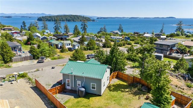 2 of 22 - 1129 Fifth Ave, Ucluelet, BC