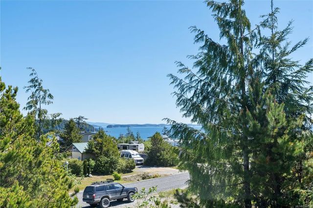 3 of 22 - 1129 Fifth Ave, Ucluelet, BC
