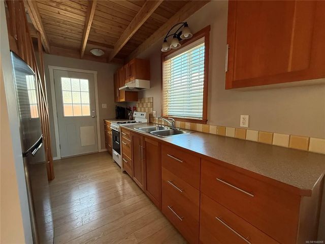 5 of 22 - 1129 Fifth Ave, Ucluelet, BC