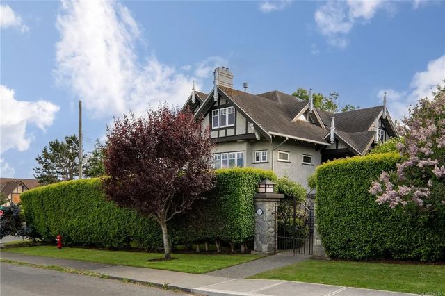 2 of 60 - 318 Newport Ave, Oak Bay, BC