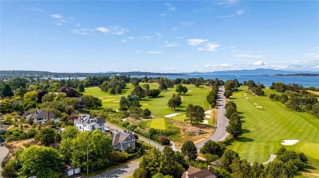3 of 60 - 318 Newport Ave, Oak Bay, BC