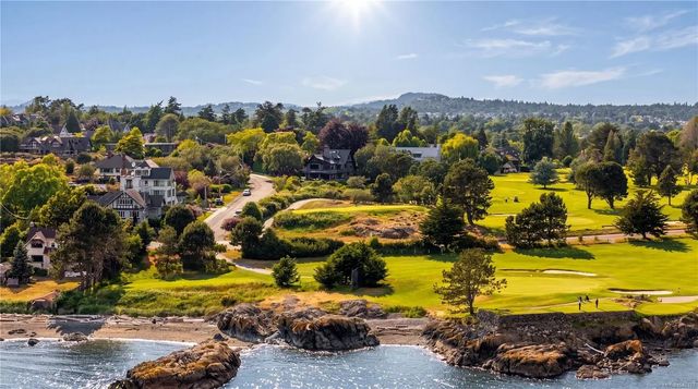 4 of 60 - 318 Newport Ave, Oak Bay, BC