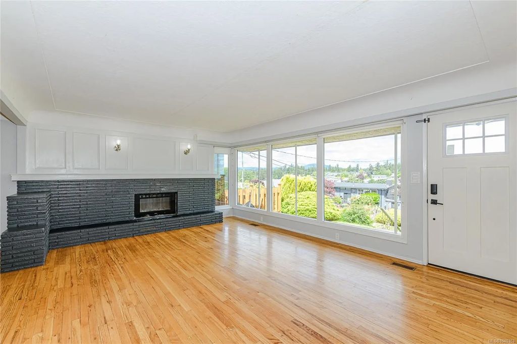 585 Baker St, Saanich
