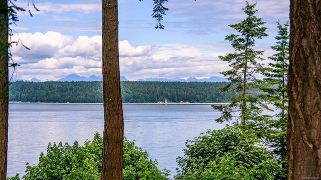 2 of 99 - 1093 Ash St, Campbell River, BC
