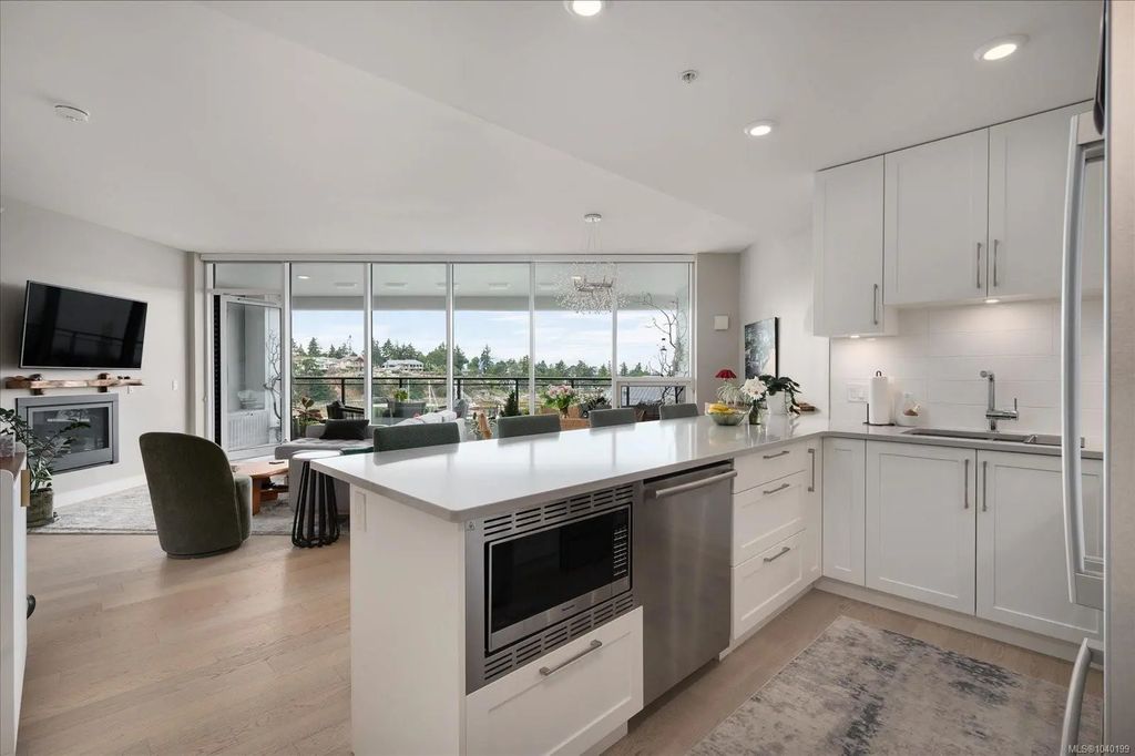3529 Dolphin Dr 301, Nanoose Bay