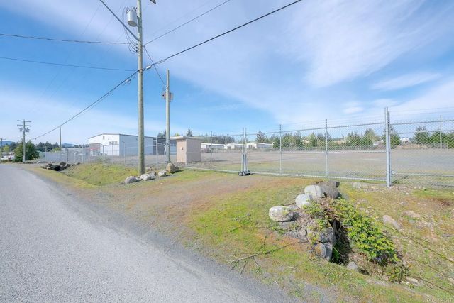 4 of 9 - 1933 Balsam Rd, Nanaimo, BC