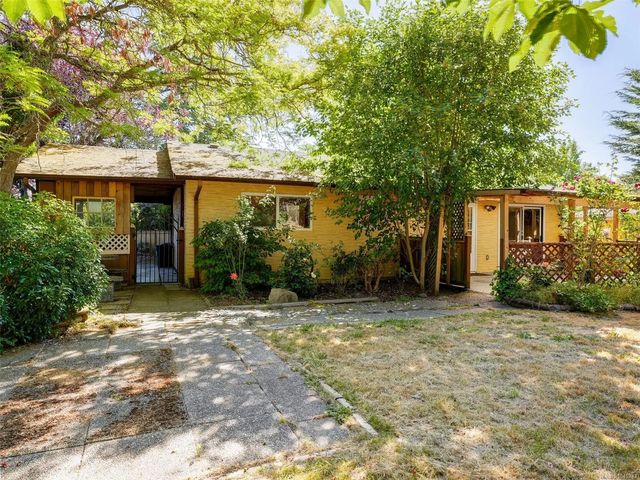 2 of 35 - 10040 Wisteria Pl, Sidney, BC