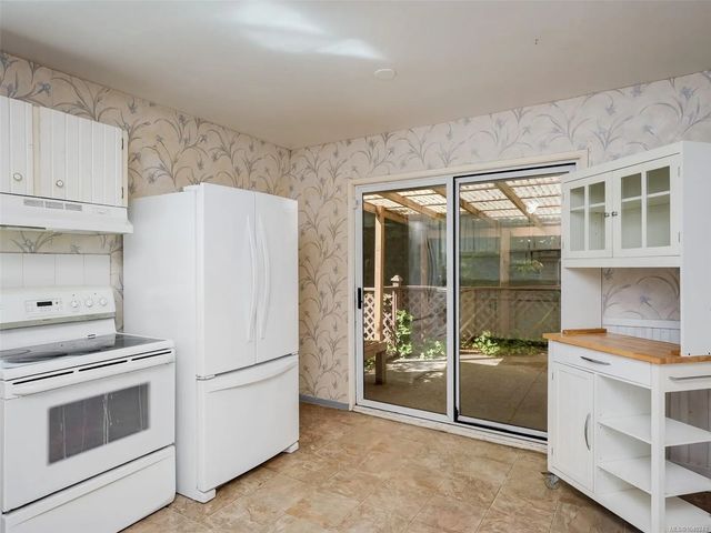 4 of 35 - 10040 Wisteria Pl, Sidney, BC