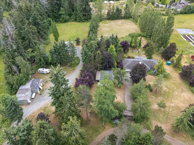 2 of 77 - 880 Garden Rd E, Qualicum Beach, BC